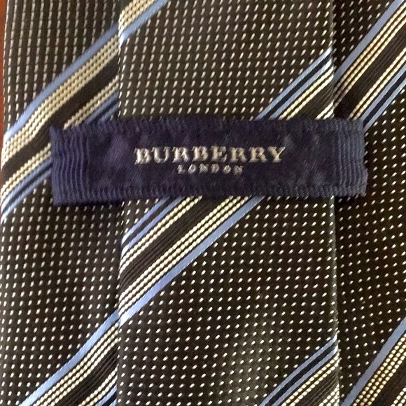 Authentic Burberry men’s tie. 100% silk. - Picture 4 of 4